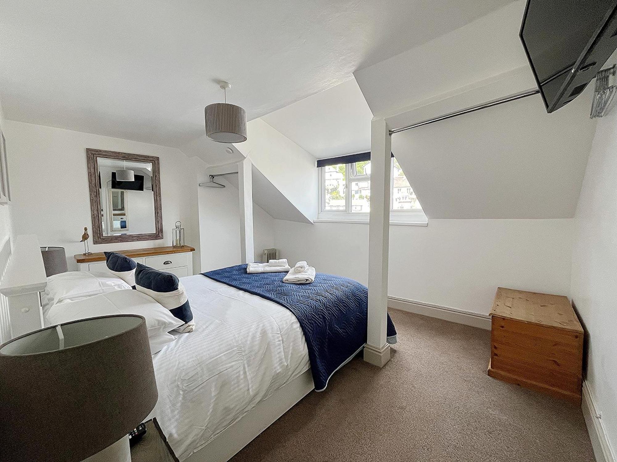 Nancie'S Place - Dartmouth Town Center With Private Parking - A Traditional Georgian Private Duplex Apartment - Beautifully Refurbished - Two Bedrooms, Bathroom, Kitchen And Lounge Diner Exterior foto
